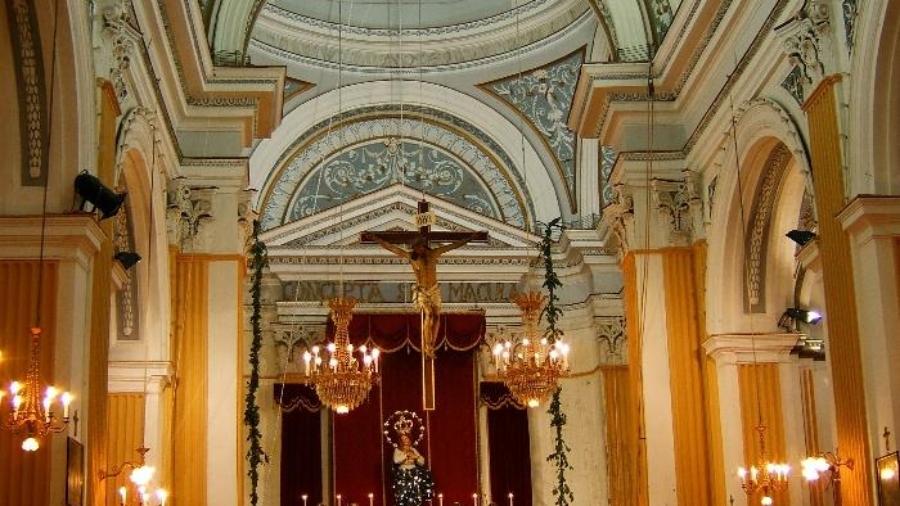 L'interno della Chiesa di San Francesco d'Assisi
