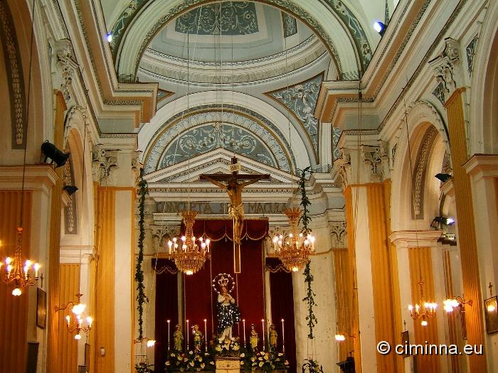 L'interno della Chiesa di San Francesco d'Assisi